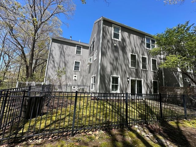 96 Anderer Lane 5, Boston, MA 02132