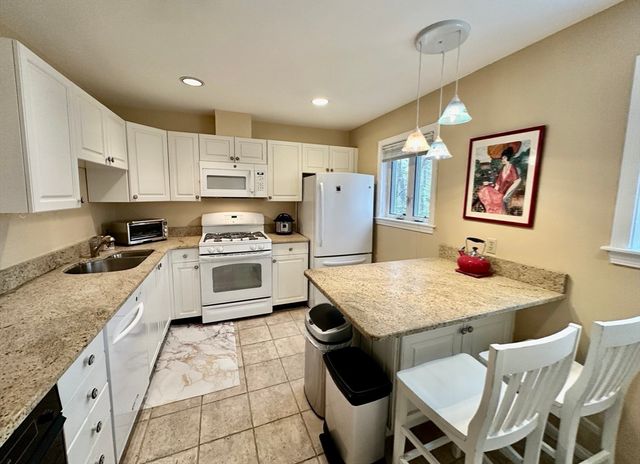 96 Anderer Lane 5, Boston, MA 02132