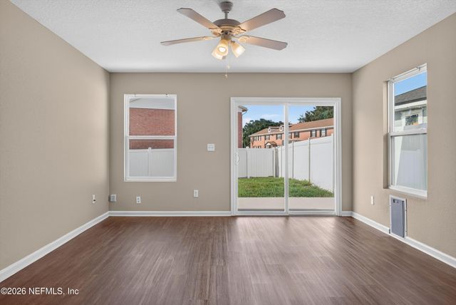 7253 TOWNSEND VILLAGE Court, Jacksonville, FL 32277