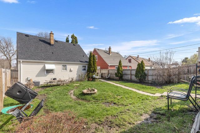2809 E Armour AVENUE, Milwaukee, WI 53235