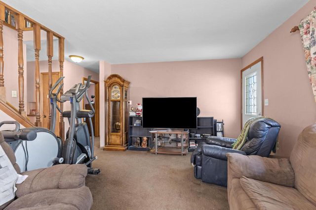 2809 E Armour AVENUE, Milwaukee, WI 53235