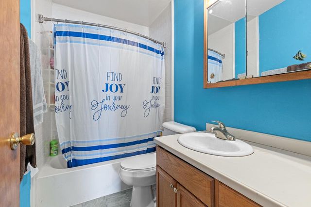 2809 E Armour AVENUE, Milwaukee, WI 53235