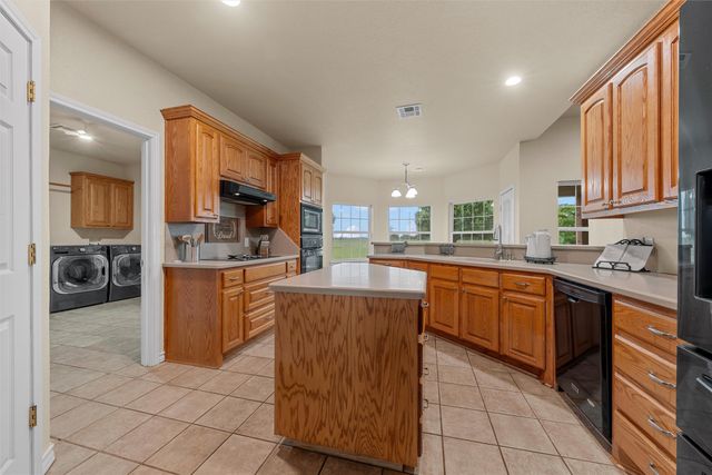 330 N Quail Run Drive, West, TX 76691