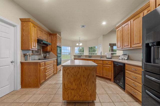 330 N Quail Run Drive, West, TX 76691