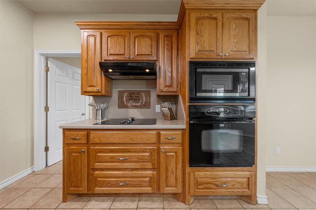 330 N Quail Run Drive, West, TX 76691