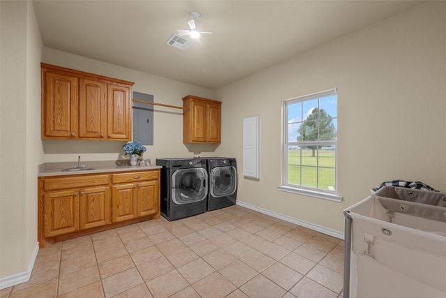 330 N Quail Run Drive, West, TX 76691