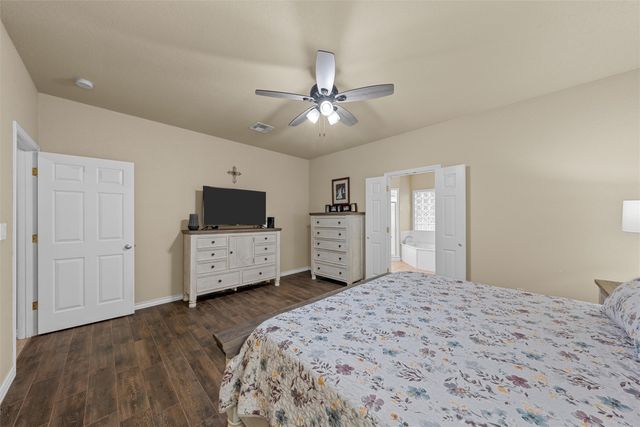 330 N Quail Run Drive, West, TX 76691