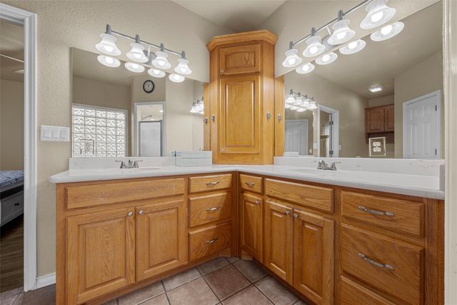 330 N Quail Run Drive, West, TX 76691