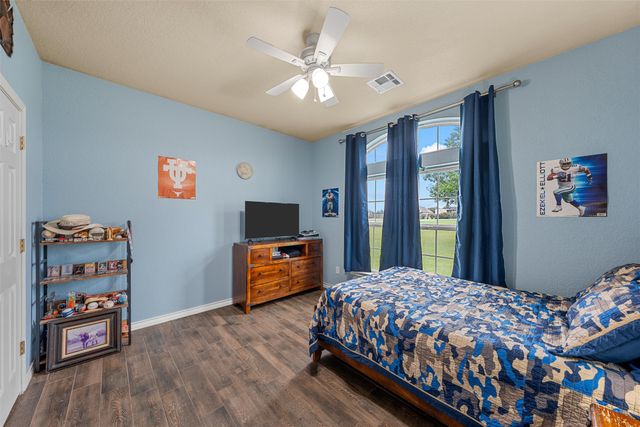 330 N Quail Run Drive, West, TX 76691