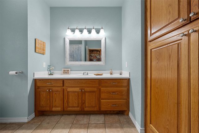 330 N Quail Run Drive, West, TX 76691