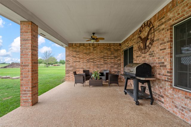 330 N Quail Run Drive, West, TX 76691