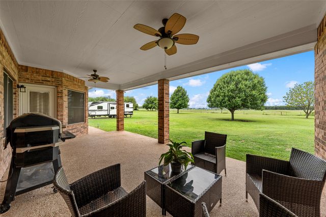330 N Quail Run Drive, West, TX 76691