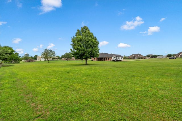 330 N Quail Run Drive, West, TX 76691