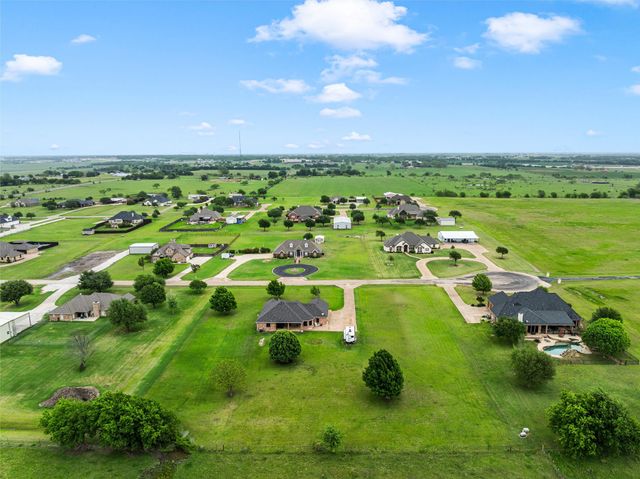 330 N Quail Run Drive, West, TX 76691