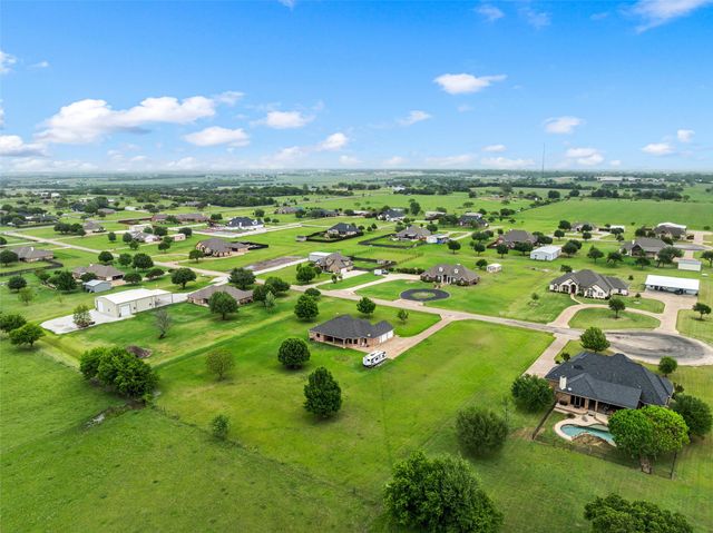 330 N Quail Run Drive, West, TX 76691