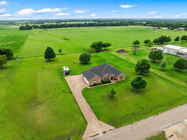 330 N Quail Run Drive, West, TX 76691