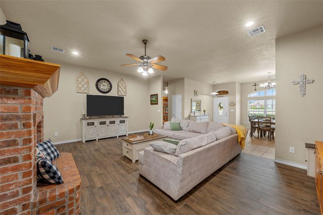 330 N Quail Run Drive, West, TX 76691
