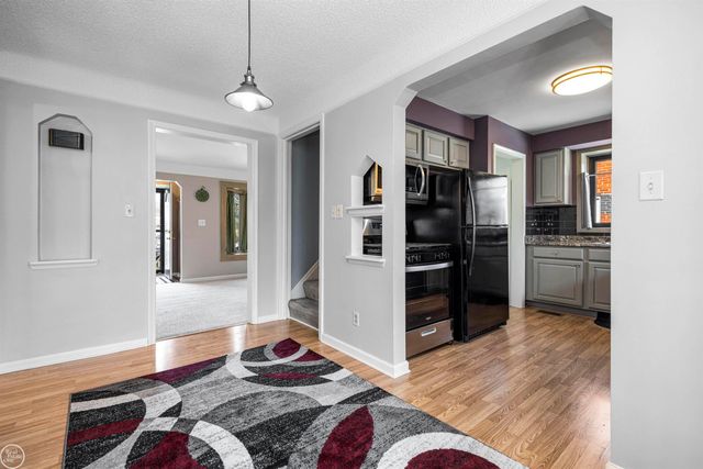 24440 Phlox Avenue, Eastpointe, MI 48021