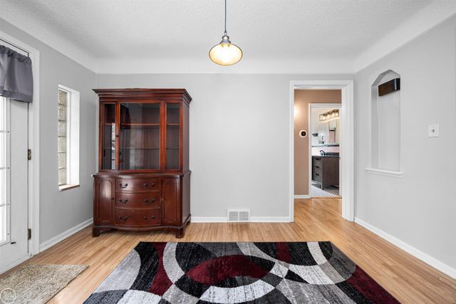 24440 Phlox Avenue, Eastpointe, MI 48021