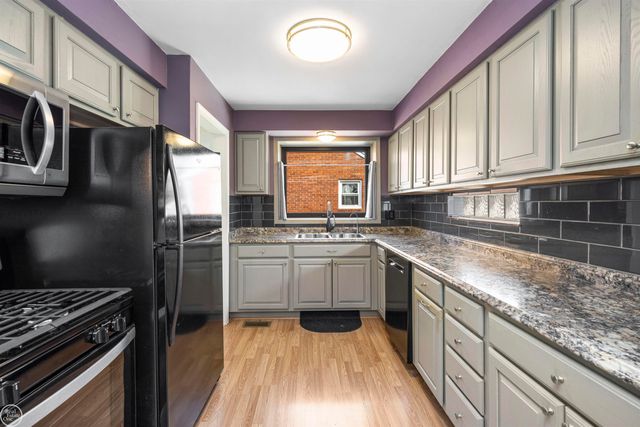 24440 Phlox Avenue, Eastpointe, MI 48021