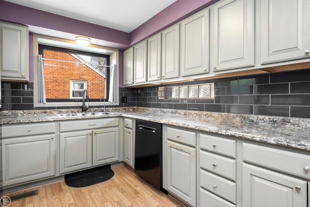 24440 Phlox Avenue, Eastpointe, MI 48021