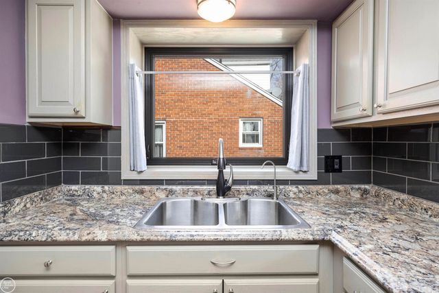 24440 Phlox Avenue, Eastpointe, MI 48021