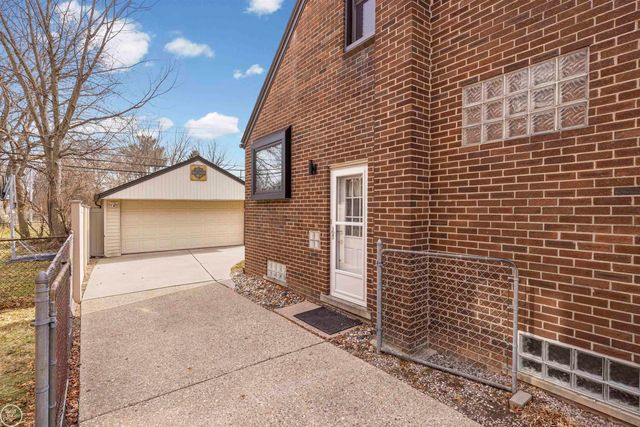 24440 Phlox Avenue, Eastpointe, MI 48021