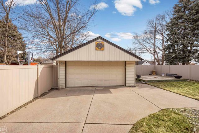 24440 Phlox Avenue, Eastpointe, MI 48021