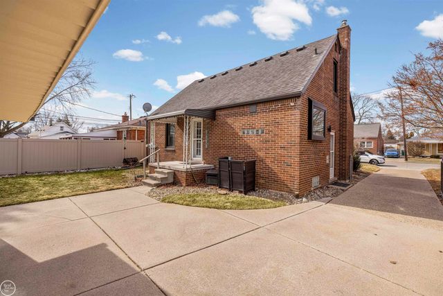 24440 Phlox Avenue, Eastpointe, MI 48021