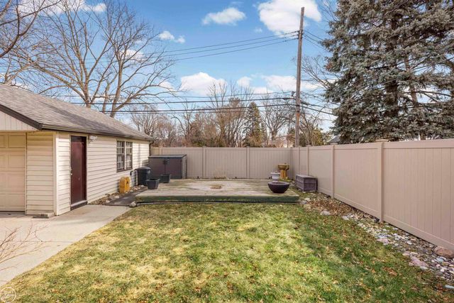 24440 Phlox Avenue, Eastpointe, MI 48021