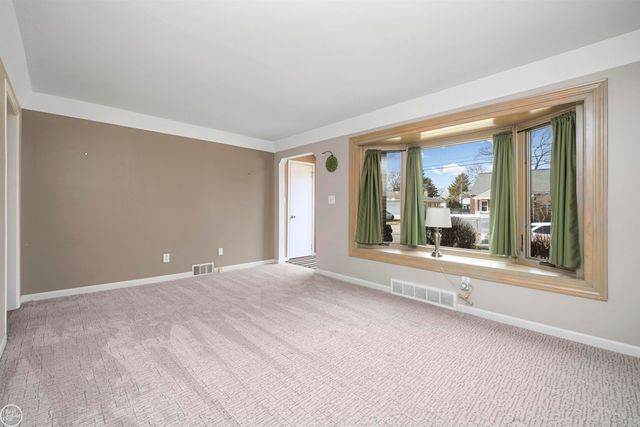 24440 Phlox Avenue, Eastpointe, MI 48021