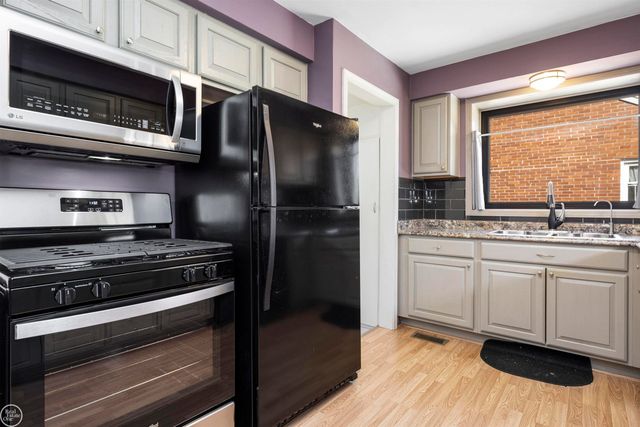 24440 Phlox Avenue, Eastpointe, MI 48021