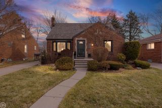 24440 Phlox Avenue, Eastpointe, MI 48021