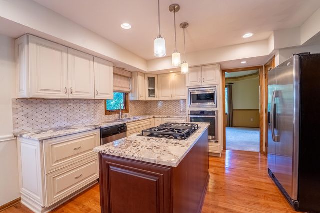 9010 Barassie Place, Dublin, OH 43017