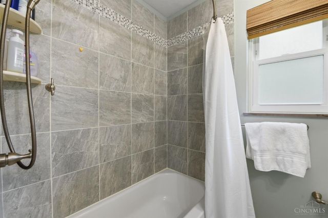 345 Fleming Road, Wyoming, OH 45215