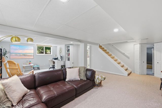 345 Fleming Road, Wyoming, OH 45215