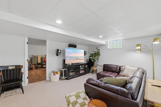 345 Fleming Road, Wyoming, OH 45215