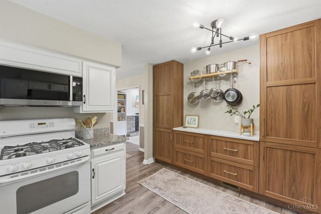 345 Fleming Road, Wyoming, OH 45215