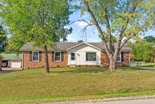 915 Kenwood Dr, Clarksville, TN 37043