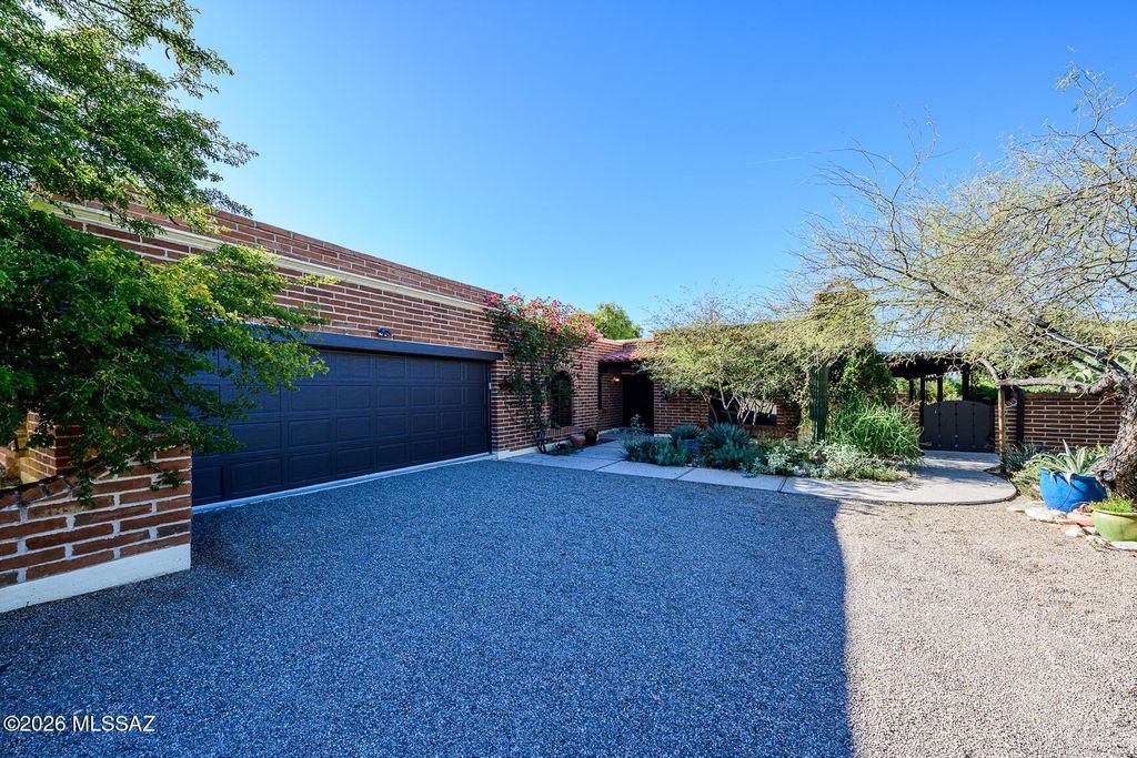 2546 E Avenida De Maria, Tucson, AZ 85718