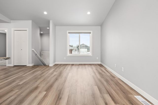 6709 69th Avenue S, Horace, ND 58047