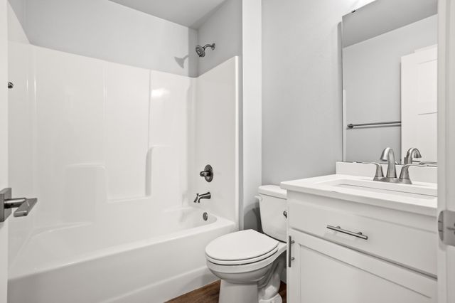 6709 69th Avenue S, Horace, ND 58047