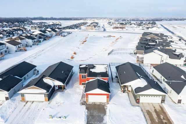 6709 69th Avenue S, Horace, ND 58047