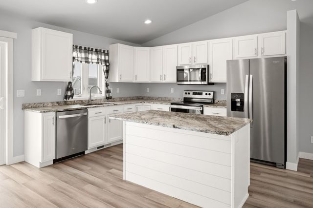 6709 69th Avenue S, Horace, ND 58047