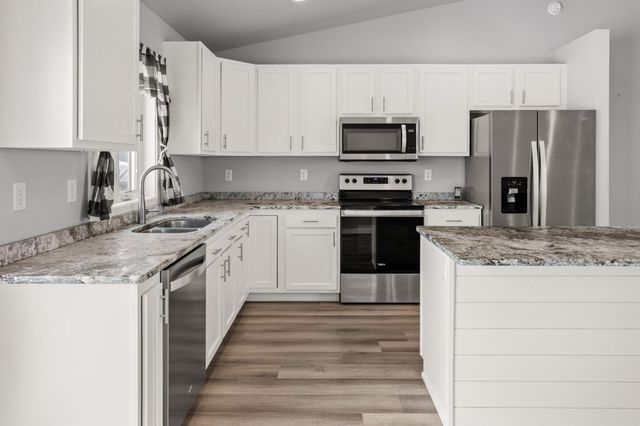 6709 69th Avenue S, Horace, ND 58047