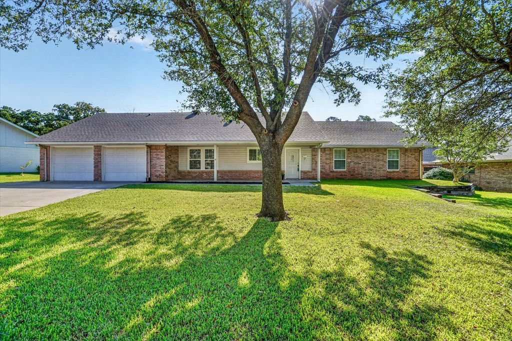 215 Mistletoe Lane, Keene, TX 76059 — exterior