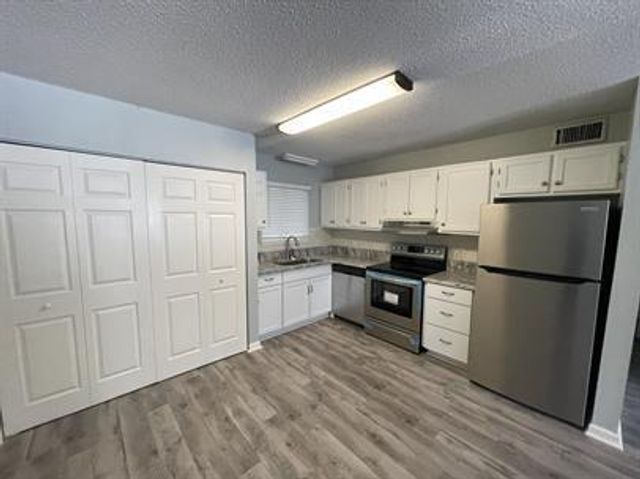 201 E College Boulevard 13, Niceville, FL 32578