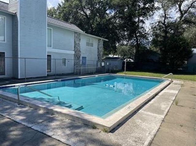 201 E College Boulevard 13, Niceville, FL 32578