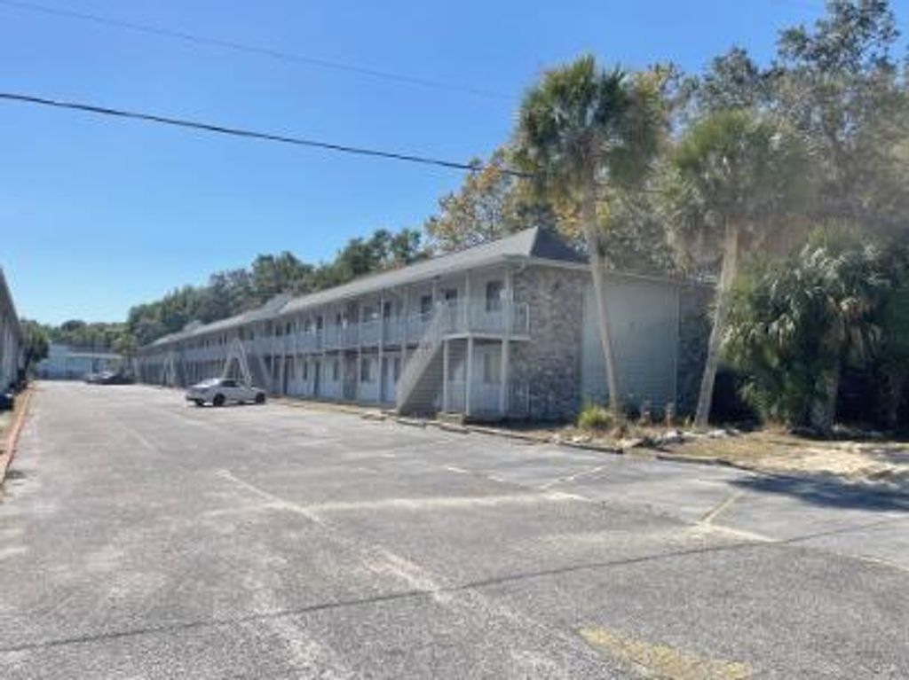201 E College Boulevard 13, Niceville, FL 32578