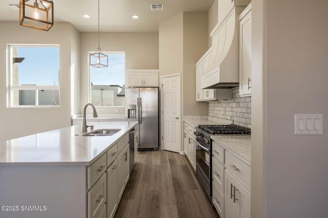 701 Basha Arc, Las Cruces, NM 88005